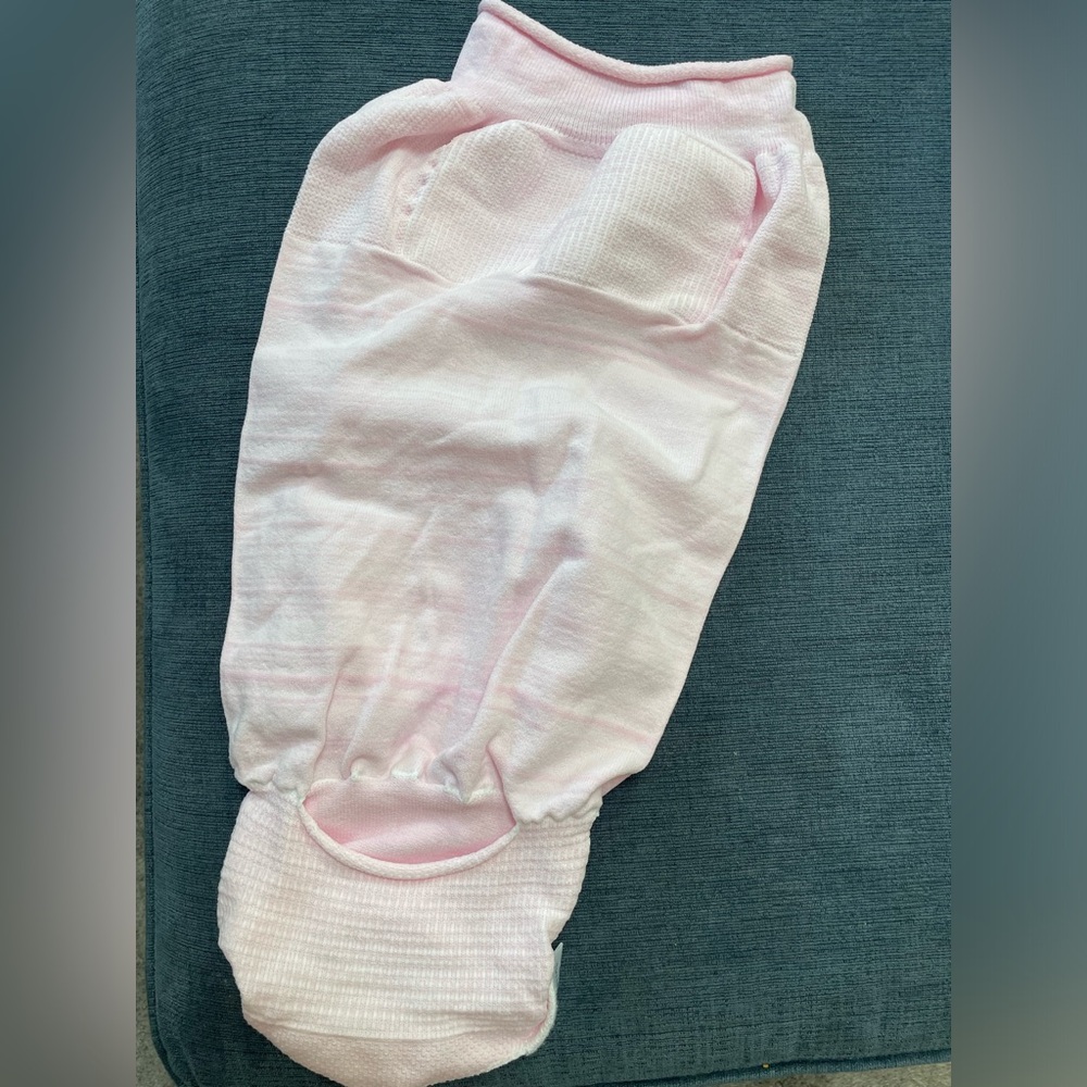 NWOT SIZE S PINK SWADDLEINI